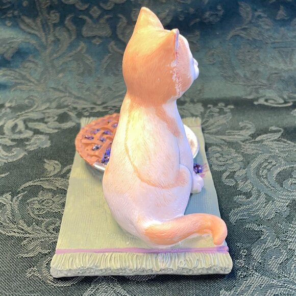 Like New Lenox American by Design "The Blueberry Pie Caper" Cat Figurine - Picture 6 of 9